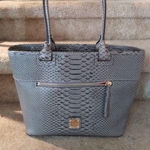 Dooney & Bourke Authentic
